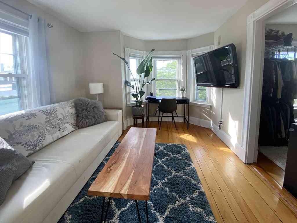Apartment For Rent - 643 Saratoga St #3<br/> Boston, MA 02128