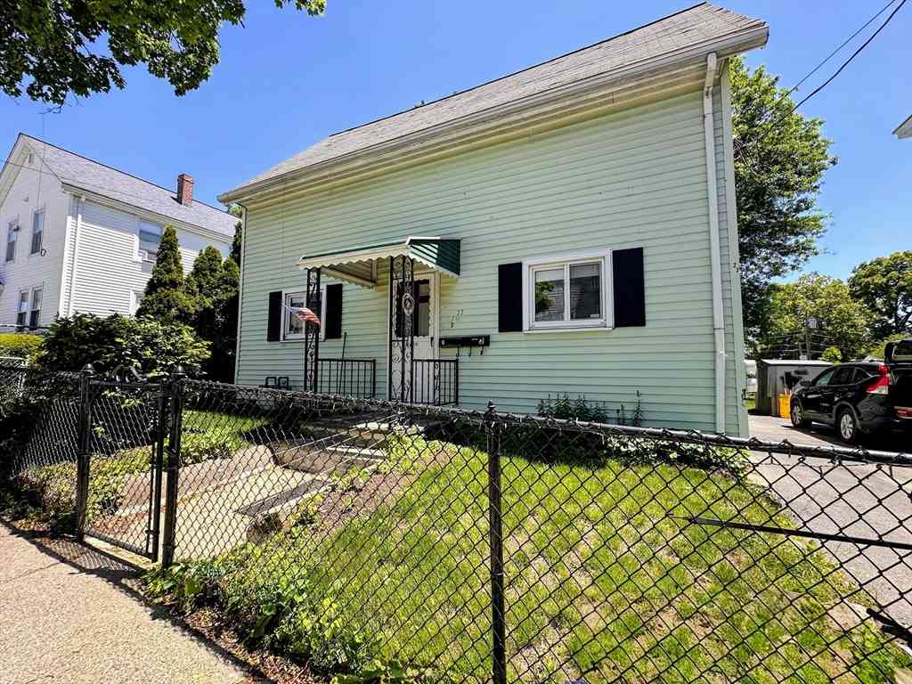 Multifamily For Rent - 27 Flint St<br/> Lynn, MA 01905