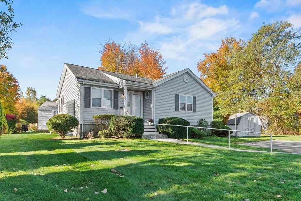Homes For Sale - 42 Crystal Water #42<br/> Plymouth County, East Bridgewater, MA 02333