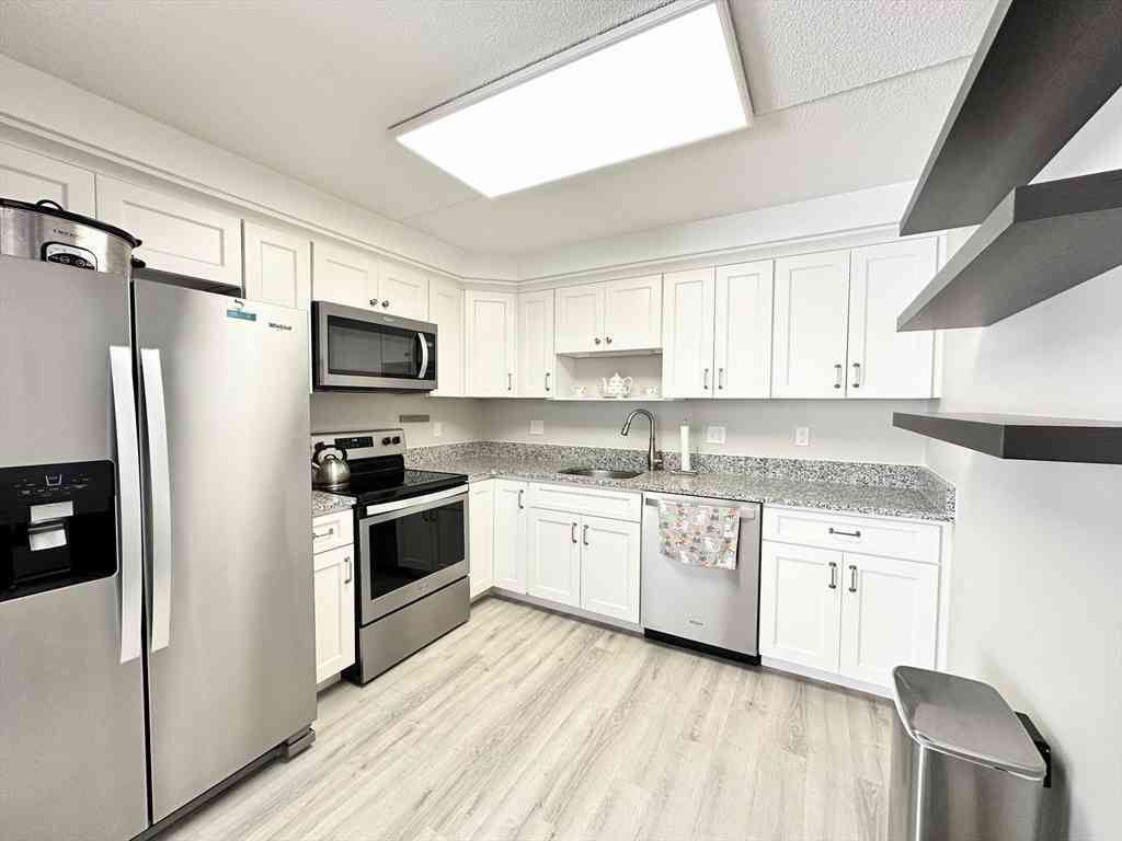 Condo For Rent - 200 Cove Way #720<br/> Quincy, MA 02169