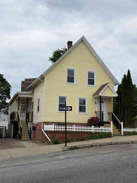 Homes For Sale - 52 Harrison St<br/> Worcester, MA 01604