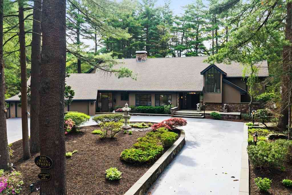 Homes For Sale - 1215 Main St<br/> Lynnfield, MA 01940