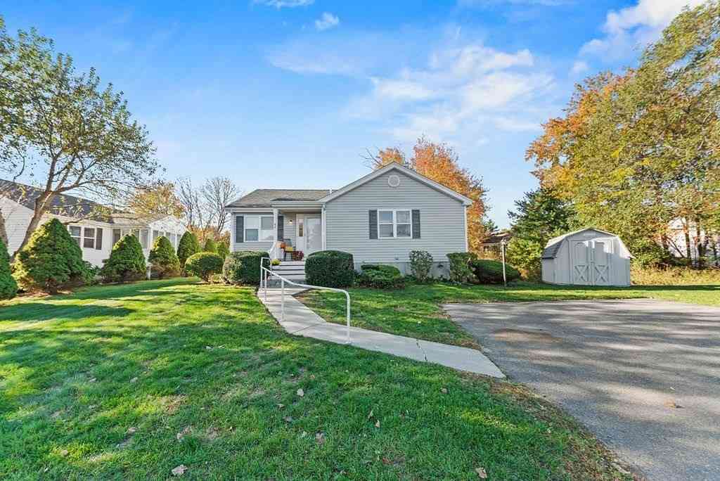 Condo For Sale - 42 Crystal Water #42<br/> East Bridgewater, MA 02333