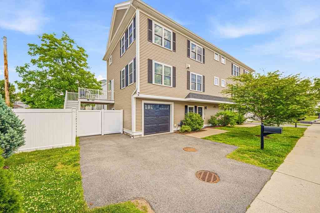 Condo For Sale - 4 Boynton St #1<br/> Waltham, MA 02453