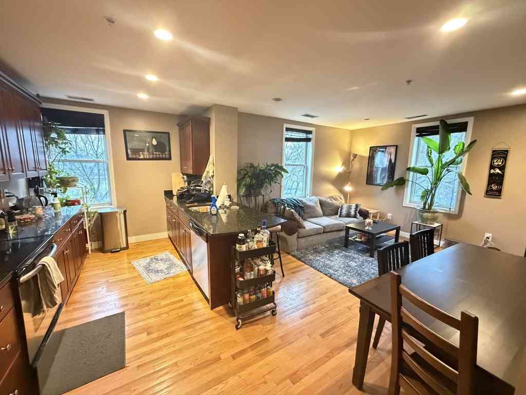 Apartment For Rent - 100 Fellsway West #207<br/> Somerville, MA 02145