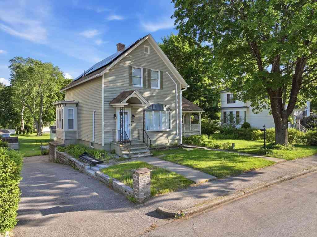 Homes For Sale - 11 Glover St<br/> Southbridge, MA 01550