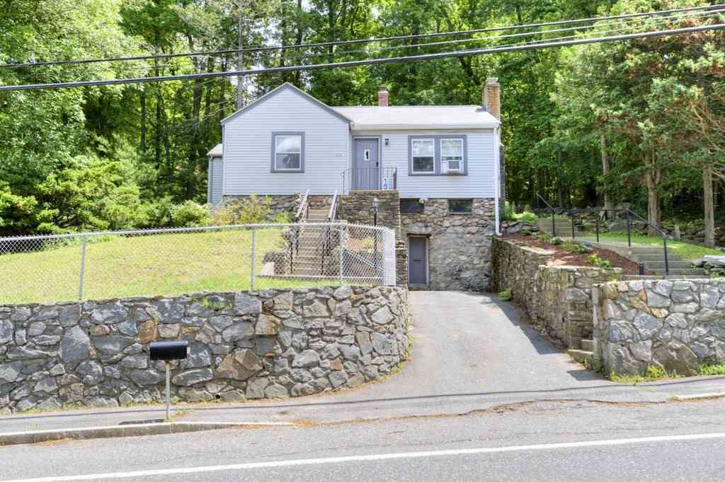Homes For Sale - 154 Boylston Street<br/> Shrewsbury, MA 01545