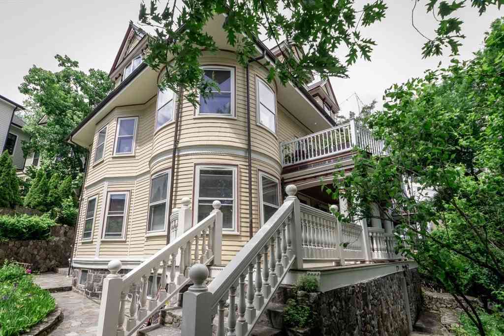 Apartment For Rent - 18 Atherton Road #1<br/> Brookline, MA 02446