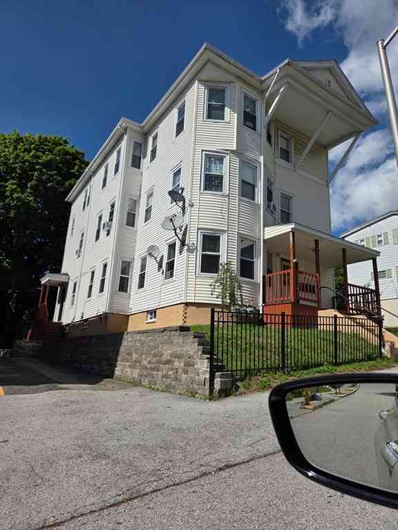 Homes For Rent - 14 Caroline St<br/> Worcester, MA 01604
