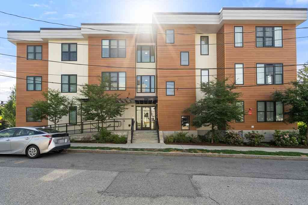Condo For Rent - 68 Los Angeles #PH6<br/> Newton, MA 02458