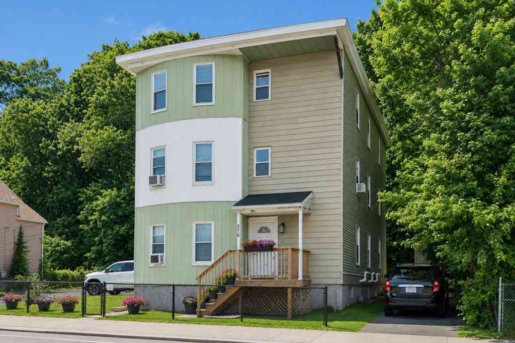 Homes For Sale - 576 Franklin St<br/> Worcester, MA 01608