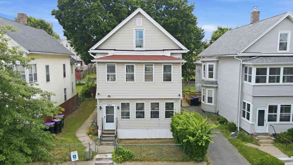 Multifamily For Rent - 133 Oak St<br/> Holyoke, MA 01040