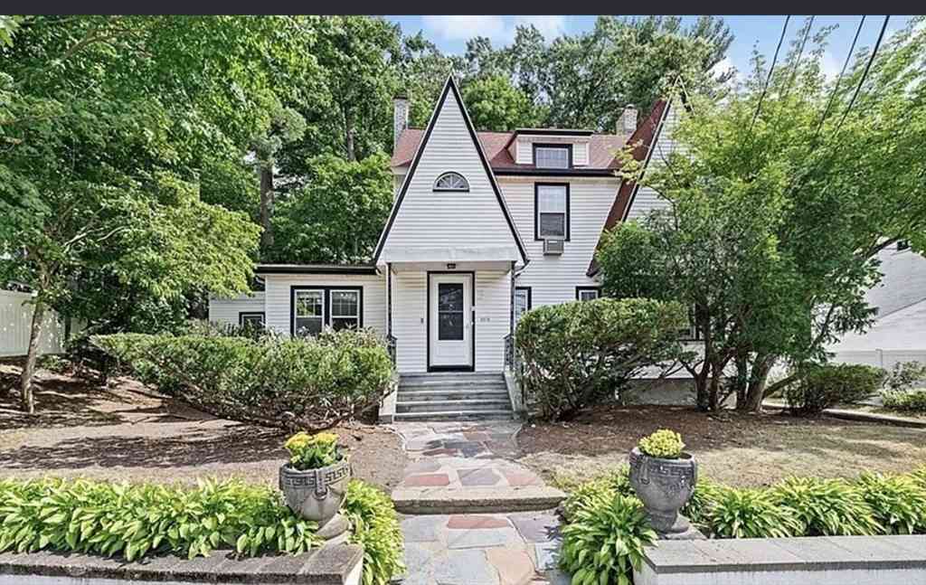 Homes For Sale - 2084 Washington St<br/> Newton, MA 02462