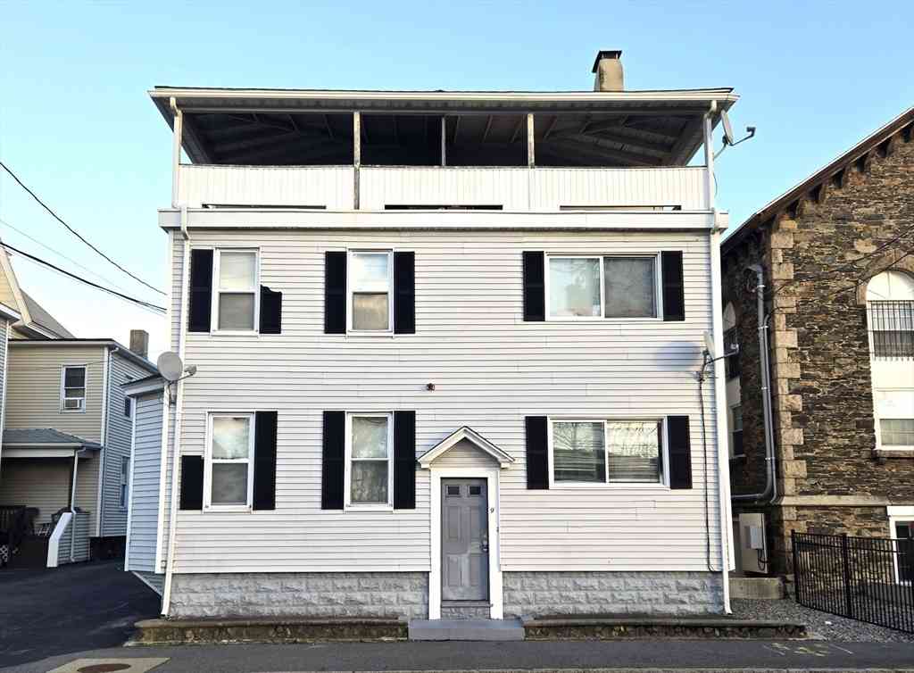 Apartment For Rent - 9 Cedar St #2R<br/> Bristol County, Taunton, MA 02780
