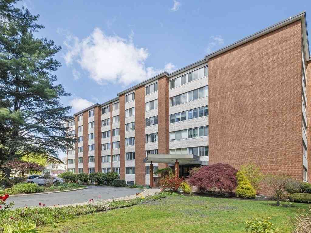 Apartment For Rent - 22 Chestnut Place #501<br/> Brookline, MA 02445