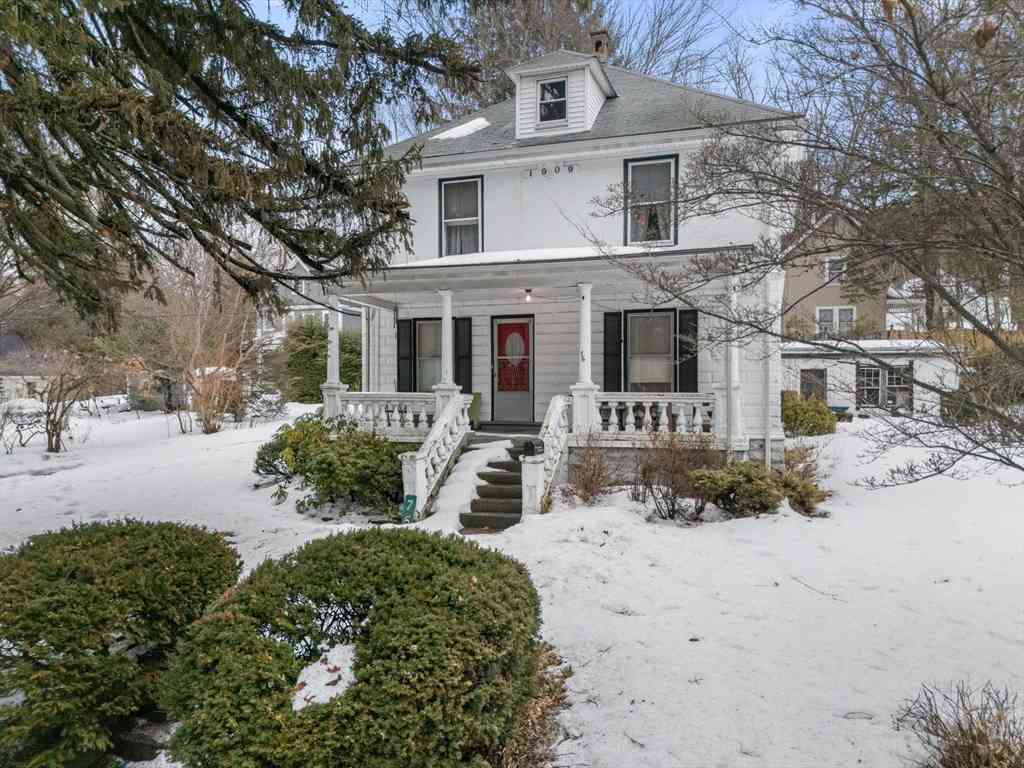 Homes For Sale - 76 Seaver Street<br/> Wellesley, MA 02481