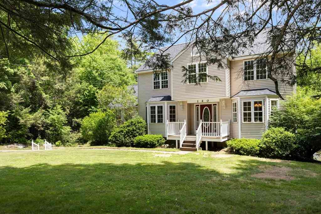 Homes For Sale - 140 Paradise Ln<br/> Sturbridge, MA 01518