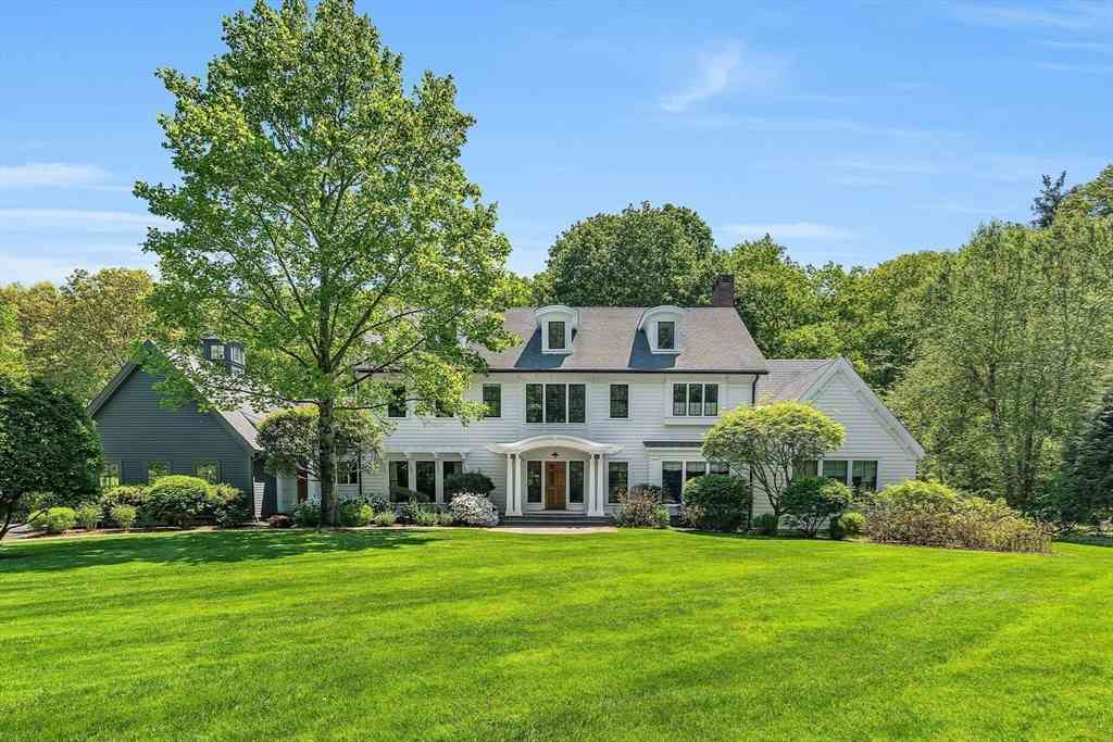 Homes For Sale - 10 Chandler Circle<br/> Weston, MA 02493