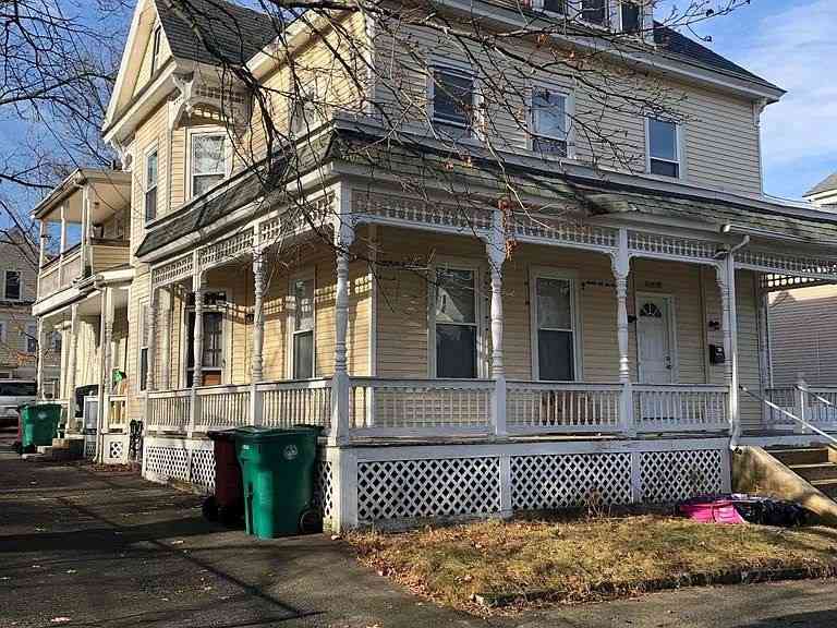 Apartment For Rent - 3 Belmont St #2<br/> Lowell, MA 01851