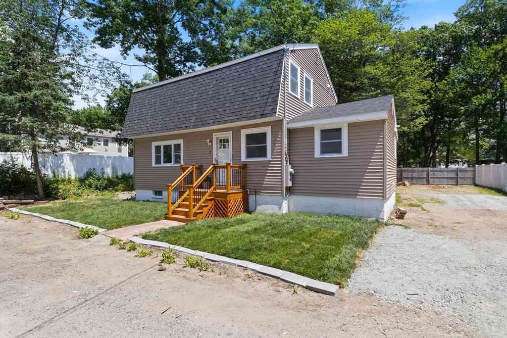 Homes For Sale - 3 Greystone Road<br/> Merrimac, MA 01860