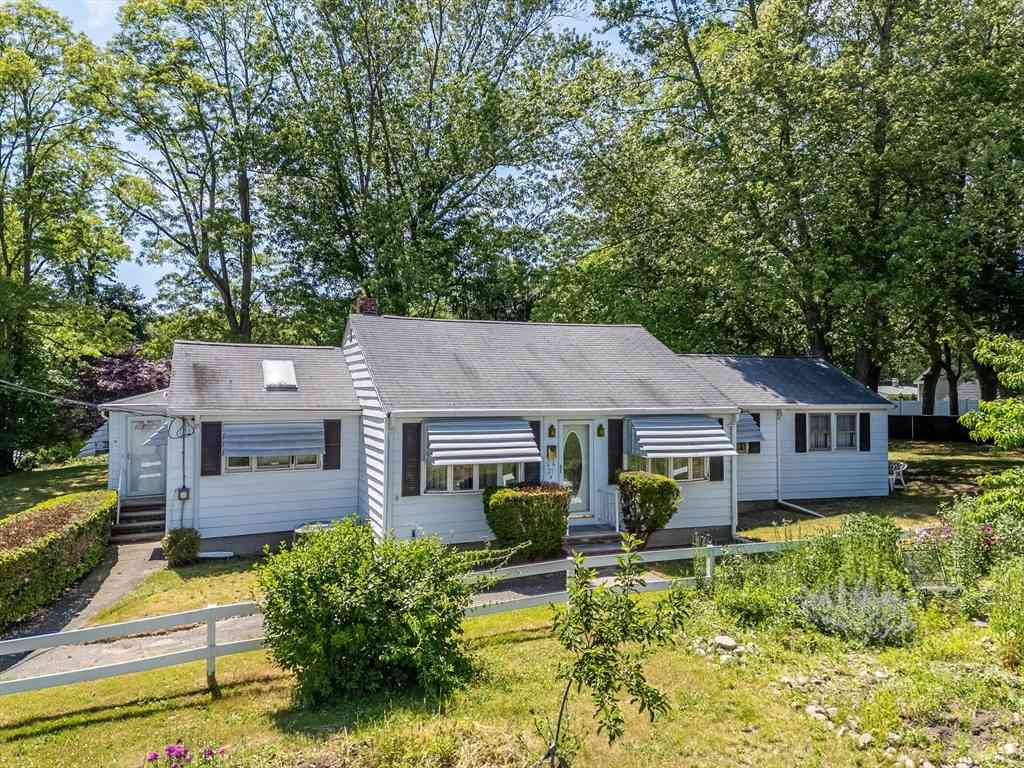 Homes For Sale - 21 South Ave<br/> Taunton, MA 02780