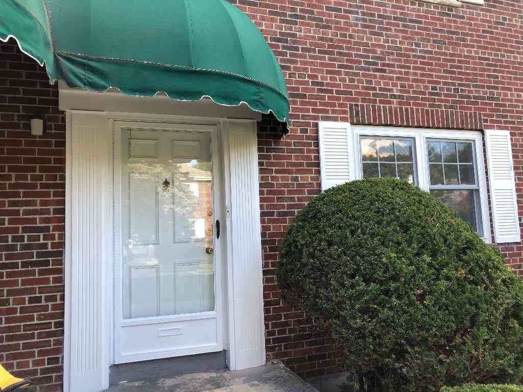 Condo For Rent - 132 Emerson Gardens Rd #132<br/> Lexington, MA 02420
