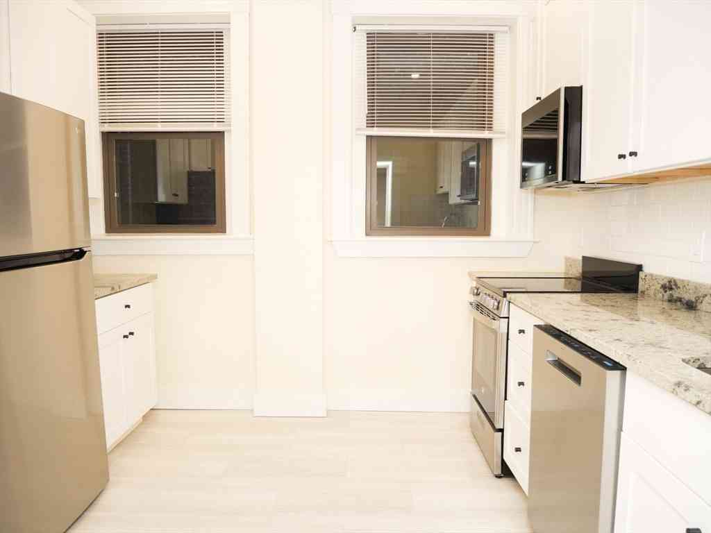 Apartment For Rent - 1378 Beacon #4<br/> Brookline, MA 02446