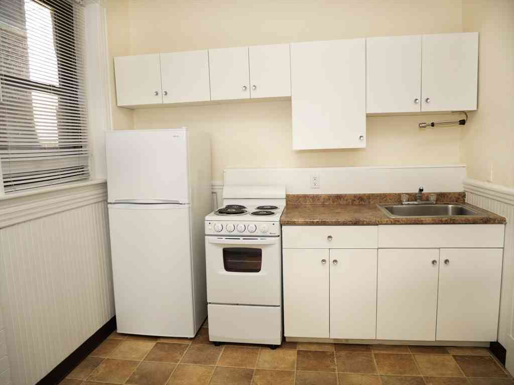 Apartment For Rent - 1382 Beacon #12<br/> Brookline, MA 02446
