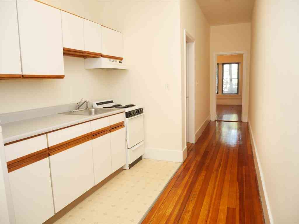 Apartment For Rent - 1382 Beacon #4<br/> Brookline, MA 02446