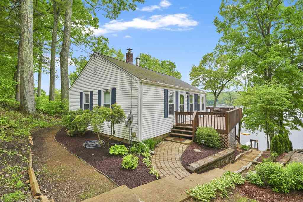 Homes For Sale - 12 Forest Ct<br/> Holland, MA 01521