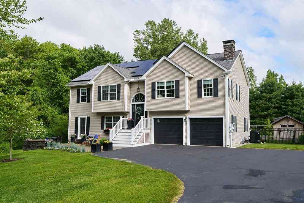 Homes For Sale - 21 Holly Circle<br/> Easthampton, MA 01027
