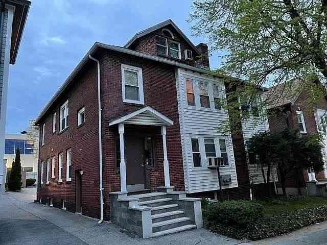 Homes For Rent - 96 Lawton Street #1<br/> Brookline, MA 02446