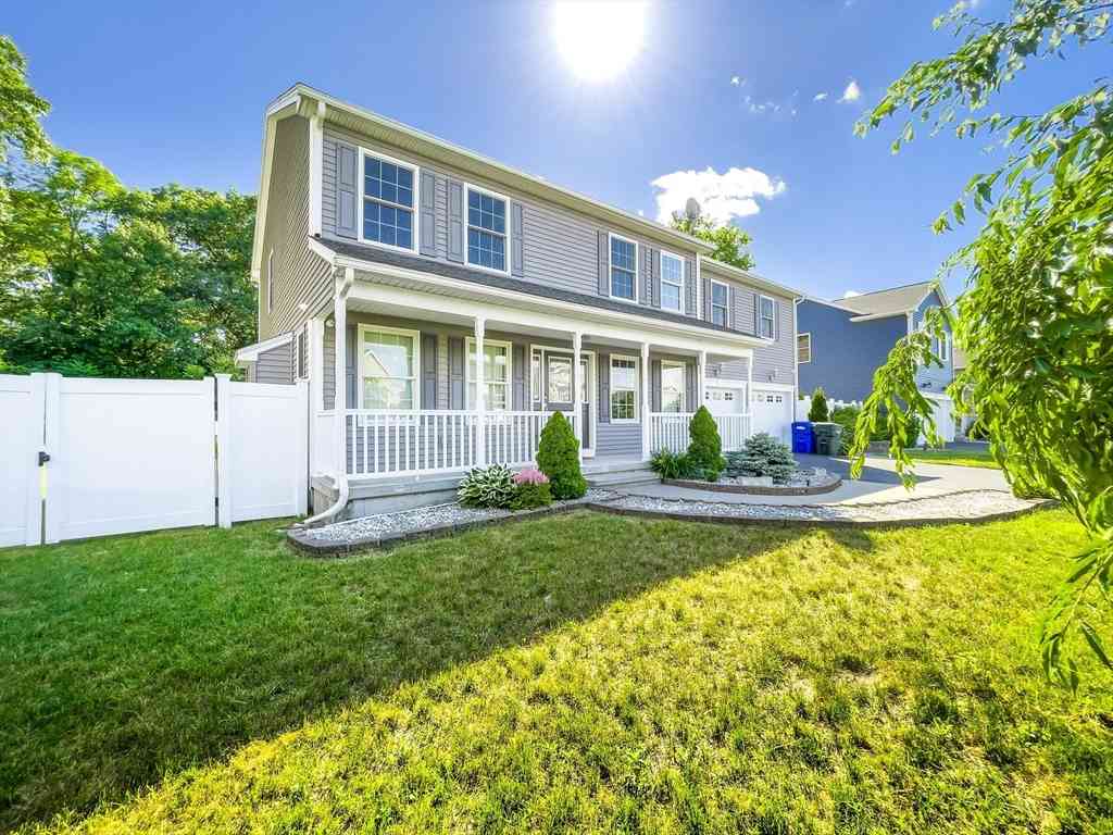 Homes For Sale - 210 Naismith St<br/> Springfield, MA 01104