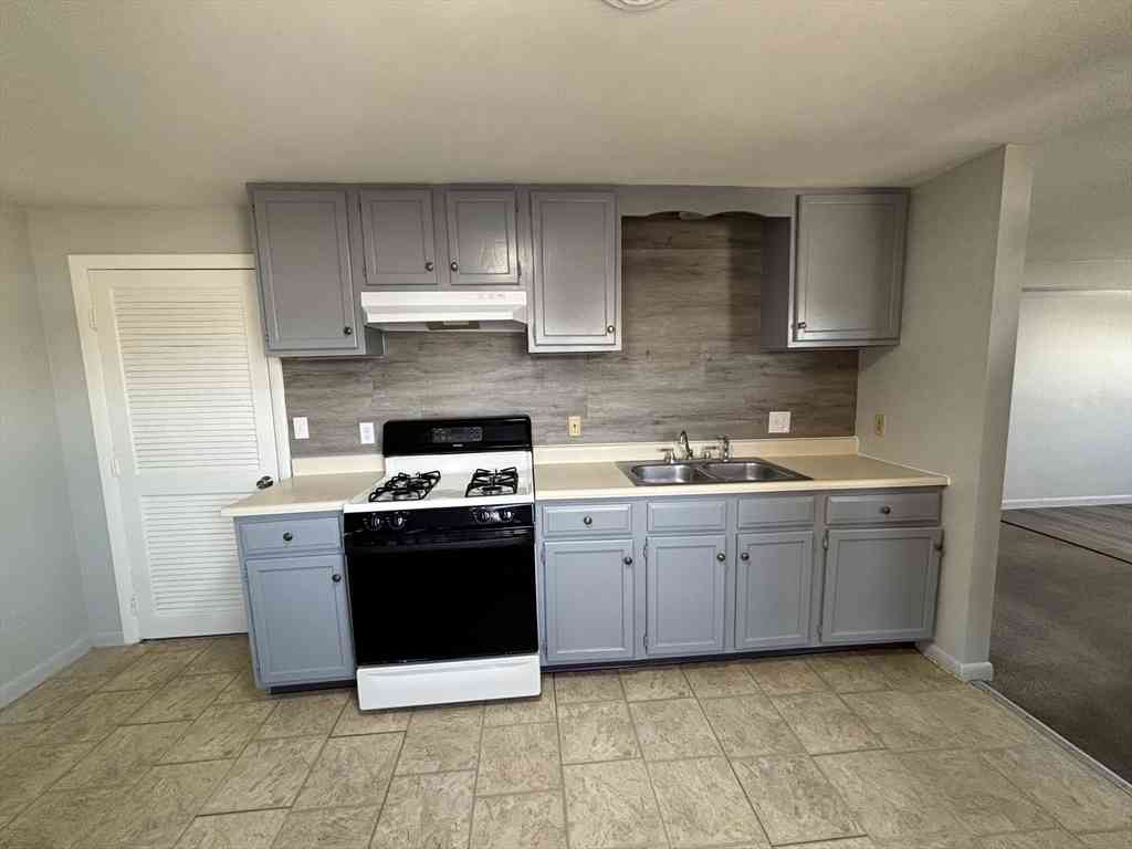 Apartment For Rent - 199 Flint Street #2R<br/> Fall River, MA 02723