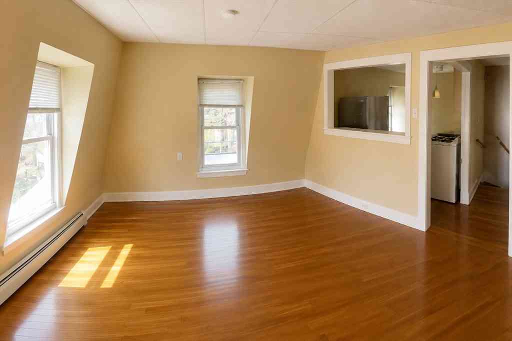 Apartment For Rent - 35 Inman St., #3<br/> Cambridge, MA 02139