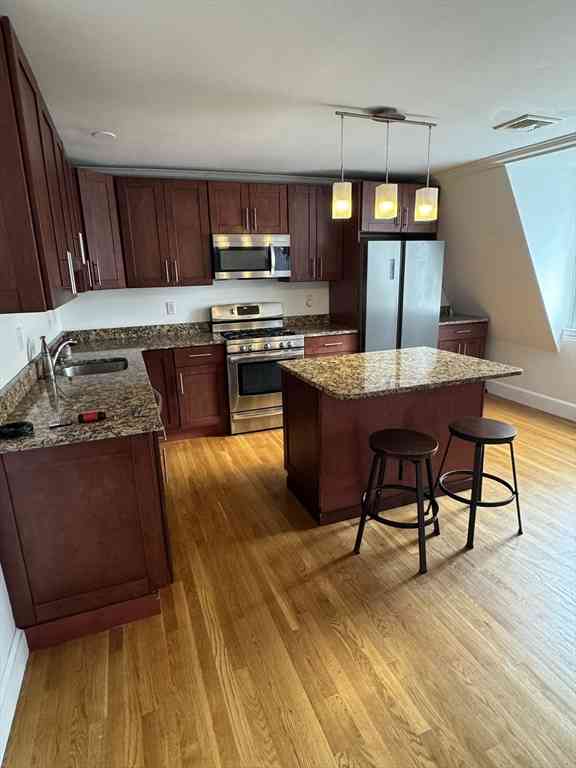 Condo For Rent - 1798 Beacon #3<br/> Brookline, MA 02445
