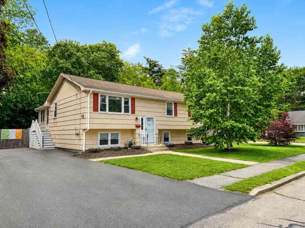 Homes For Sale - 174 Damon Rd<br/> Rockland, MA 02370