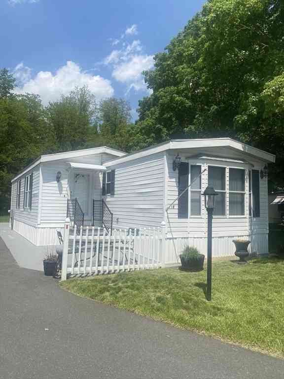 Mobile Home For Sale - 18 Parkwood Dr<br/> West Springfield, MA 01089