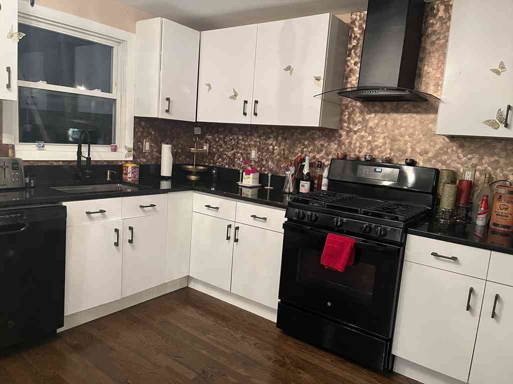 Homes For Rent - 52 Troy Lane #52<br/> Middlesex County, Newton, MA 02468