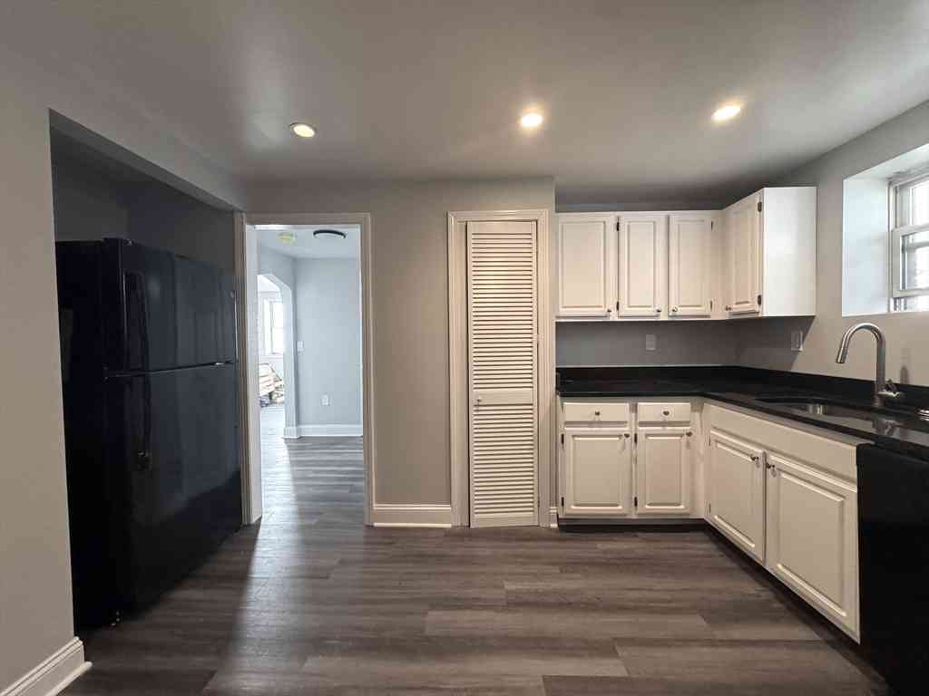 Apartment For Rent - 40 Dudley Street #3<br/> Middlesex County, Arlington, MA 02476