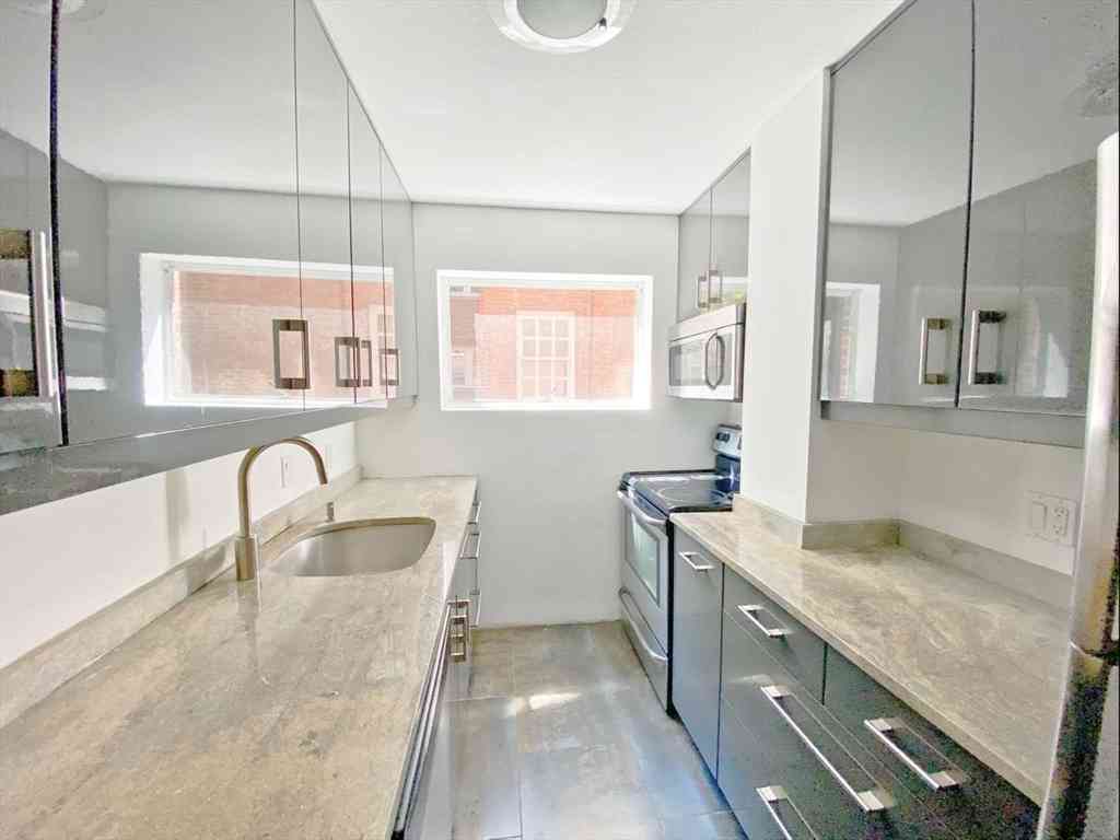Condo For Rent - 29 Concord Ave #207<br/> Middlesex County, Cambridge, MA 02138