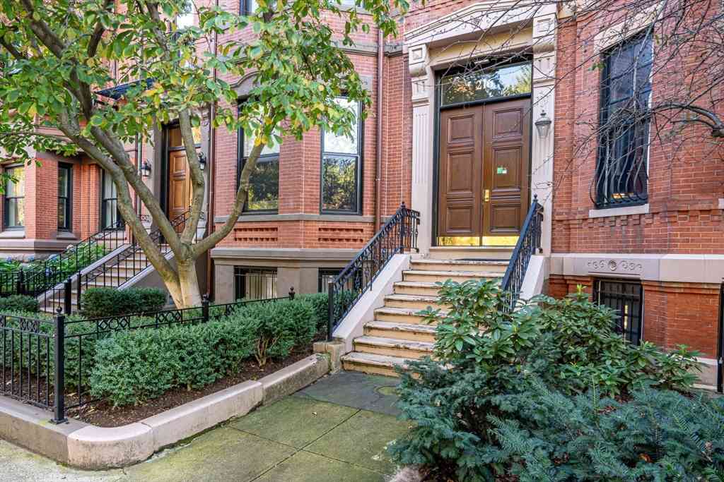 Condo For Rent - 216 Commonwealth Ave #4<br/> Boston, MA 02116