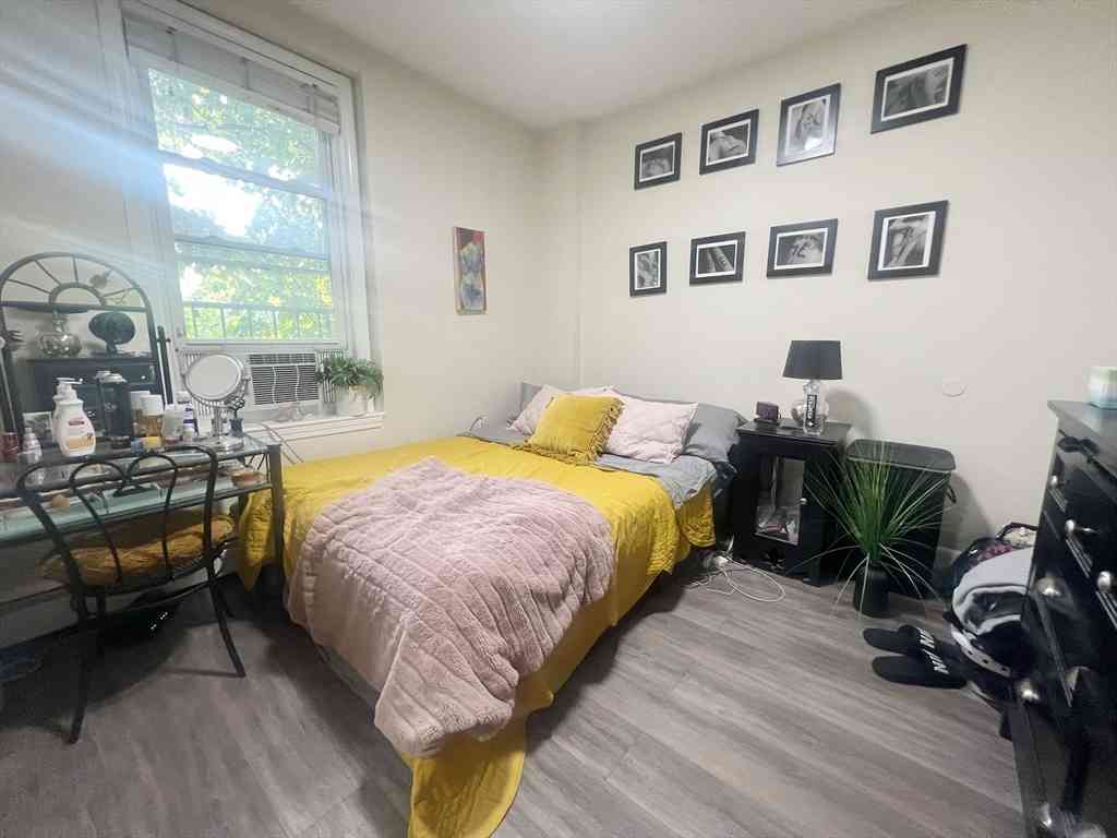 Apartment For Rent - 122 London #2<br/> Boston, MA 02128