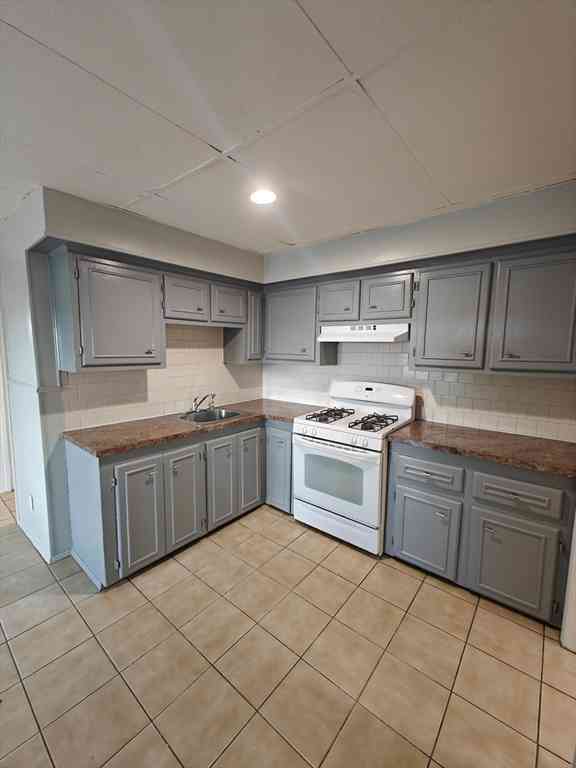 Apartment For Rent - 487 Fourth Street #2R<br/> Fall River, MA 02721