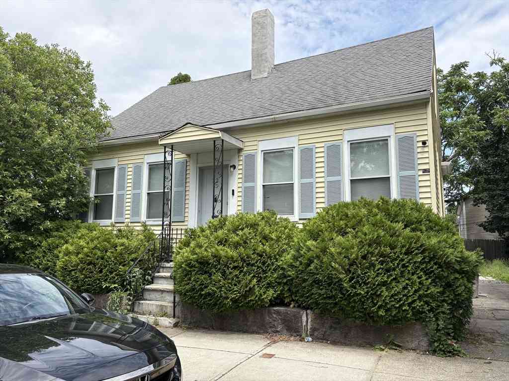 Multifamily For Rent - 72 Walden St<br/> New Bedford, MA 02740