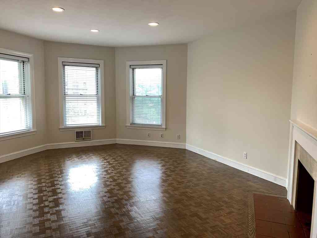Condo For Rent - 416 Commonwealth Ave #414<br/> Boston, MA 02215