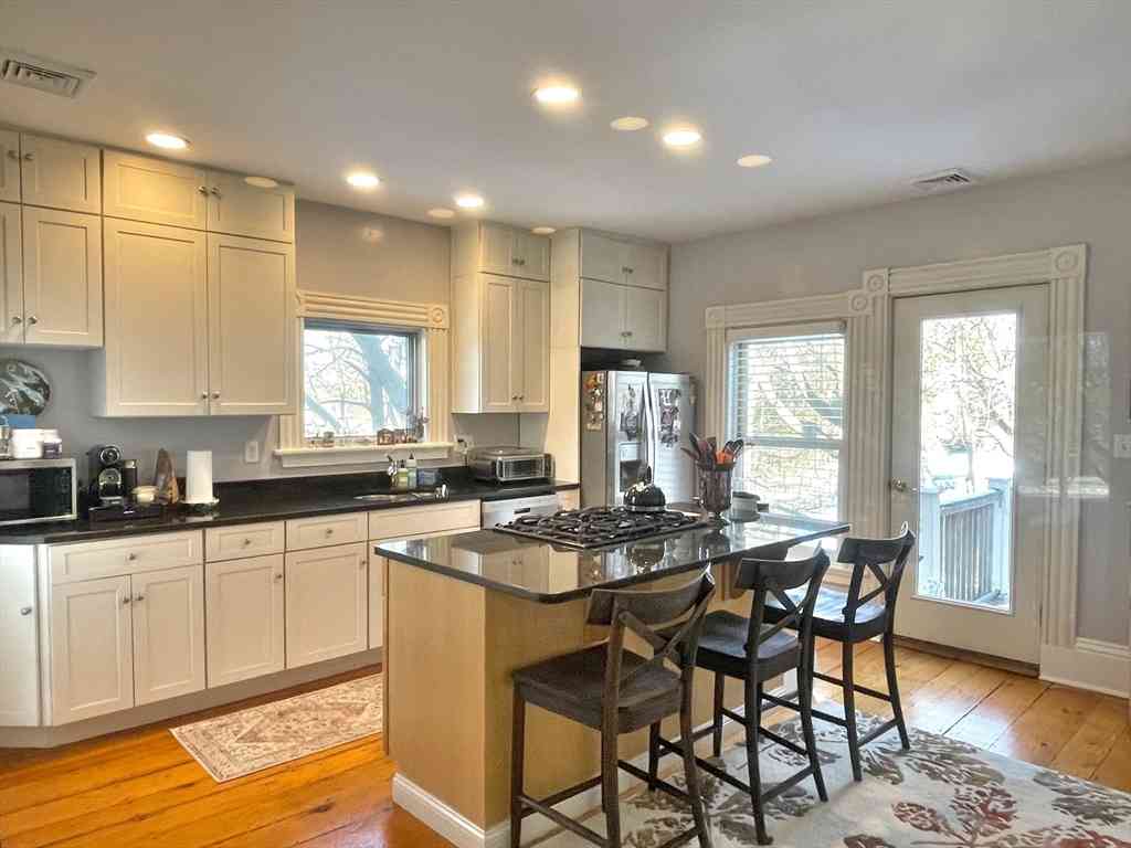 Condo For Rent - 56 Saint James Cir #2<br/> Newton, MA 02458