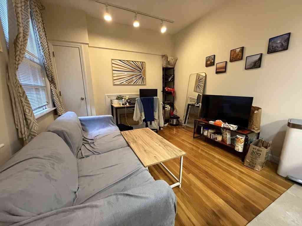 Apartment For Rent - 11 S Russell St. #3<br/> Boston, MA 02114