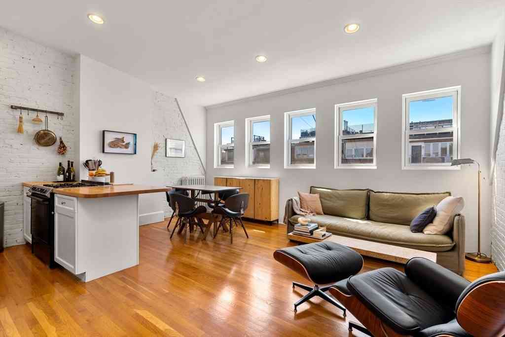 Condo For Sale - 154 W Concord St #4<br/> Boston, MA 02118