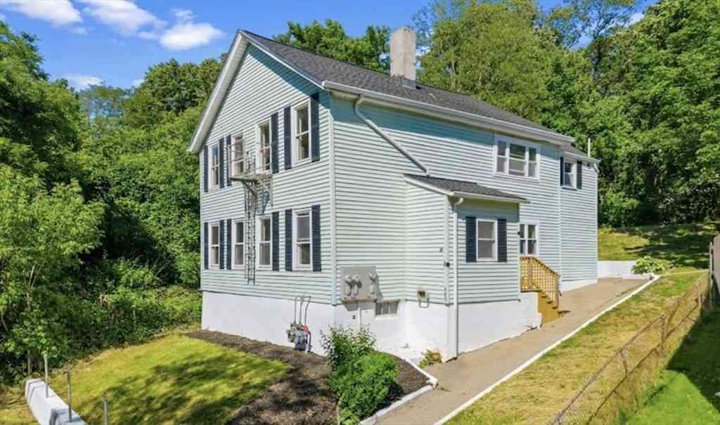 Multifamily For Rent - 409 Crescent St<br/> Fall River, MA 02720